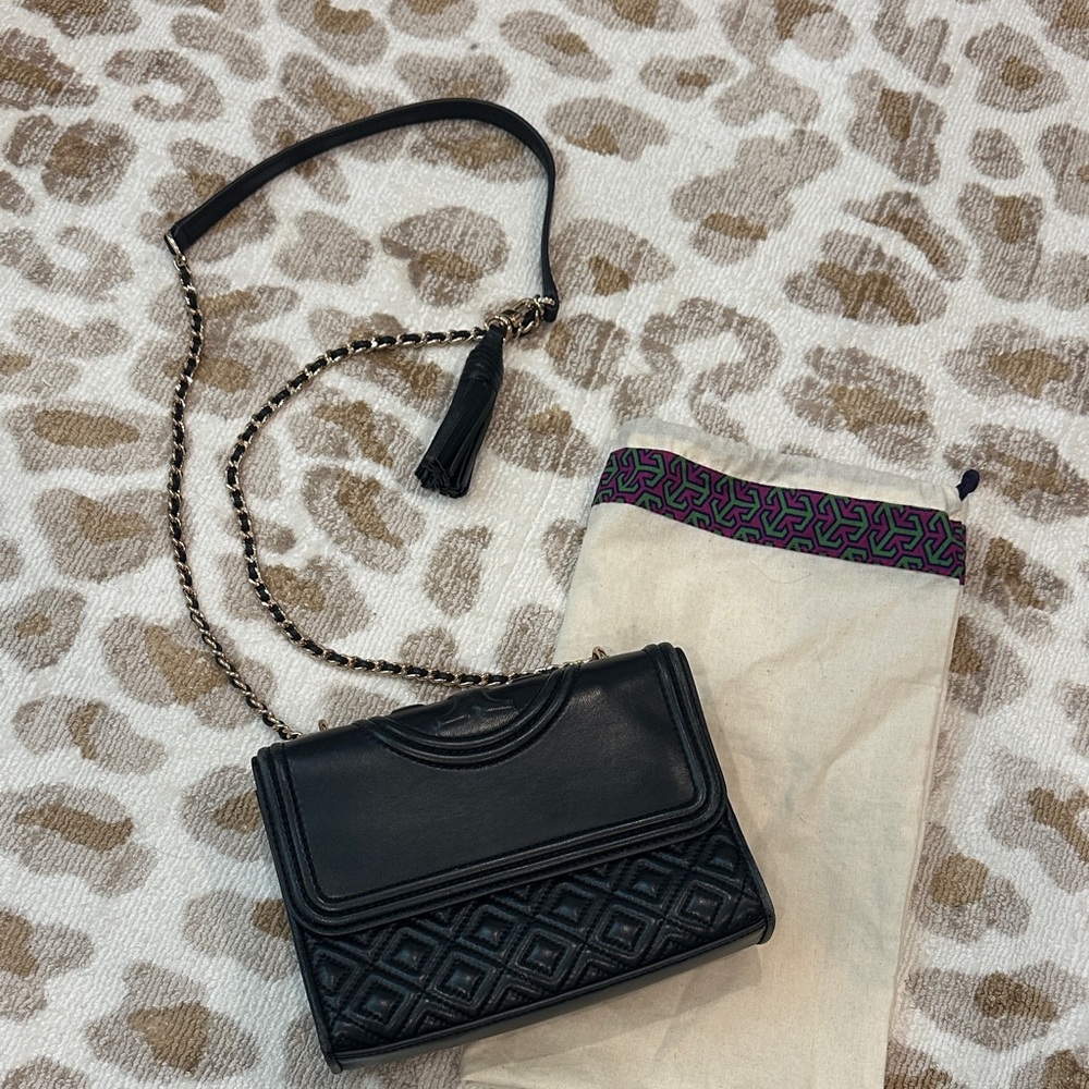 Tory Burch
Fleming Small Leather Shoulder Bag